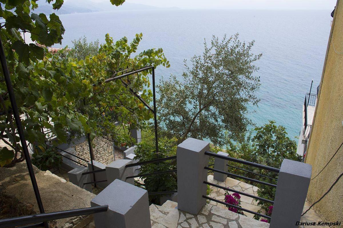Blue View Hotel Qeparo Exterior photo